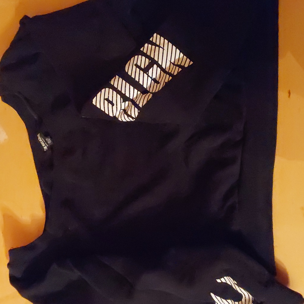 TRUE RELIGION OFF SHOULDER SWEATSHIRT SIZE XL..BLK N WHITE BLING LOGO